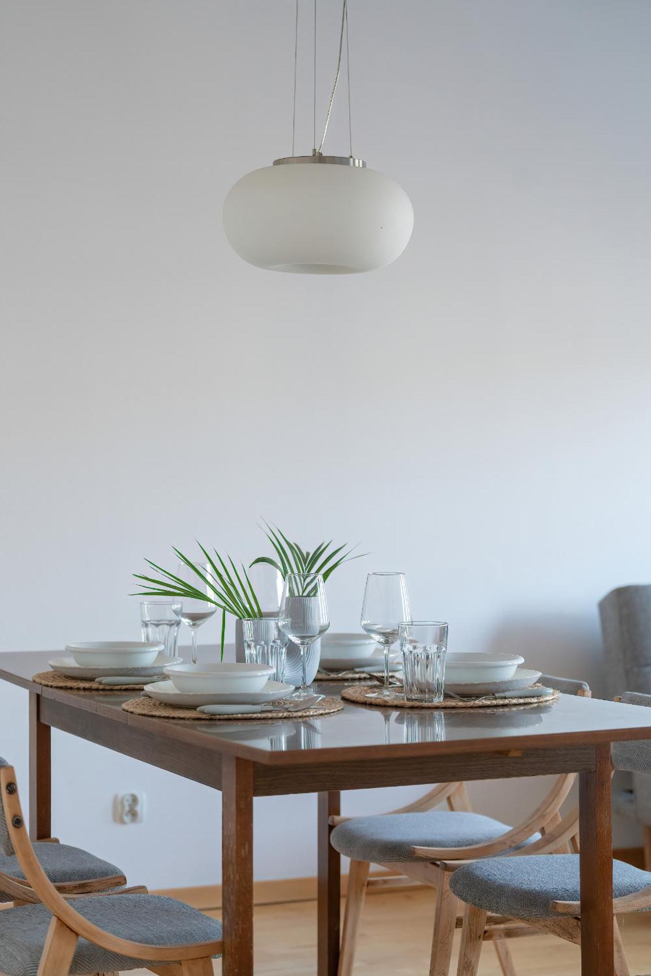 Spacious & Bright With Parking By Renters Leilighet Poznań