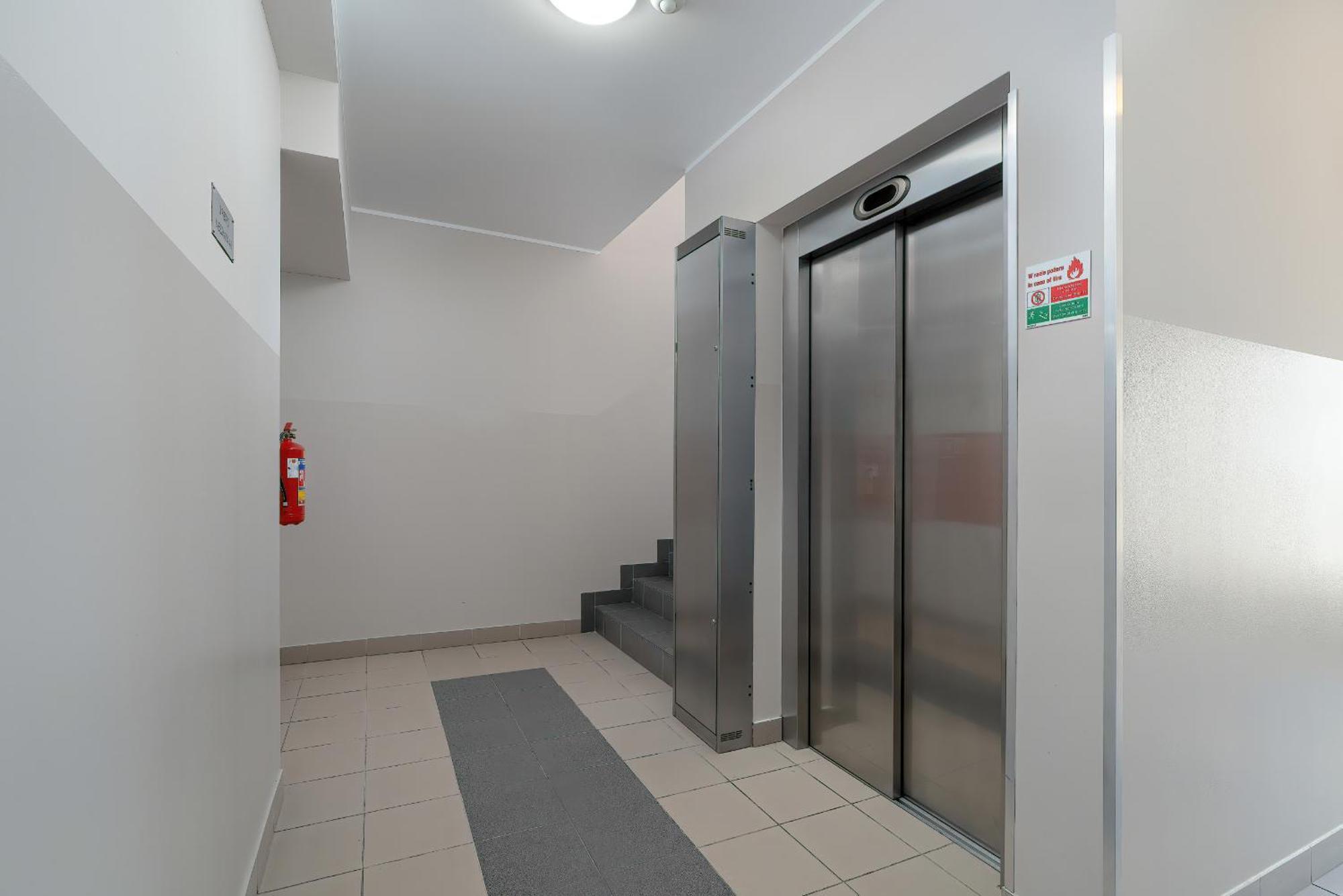 Spacious & Bright With Parking By Renters Leilighet