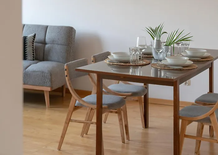 Spacious & Bright Apartment With Parking Poznan By Noclegi Renters